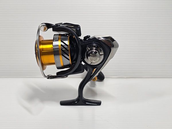 中古品】 ダイワ Daiwa スピニングリール 20 レブロス LT 4000