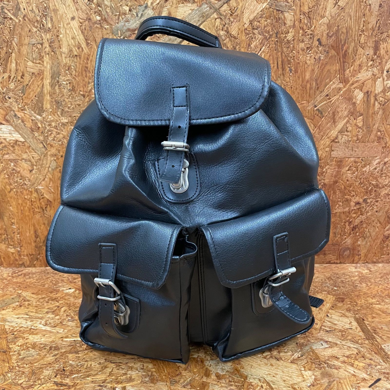 フェイクレザー デイバッグ ブラック リュック バックパック SADDLE 革 