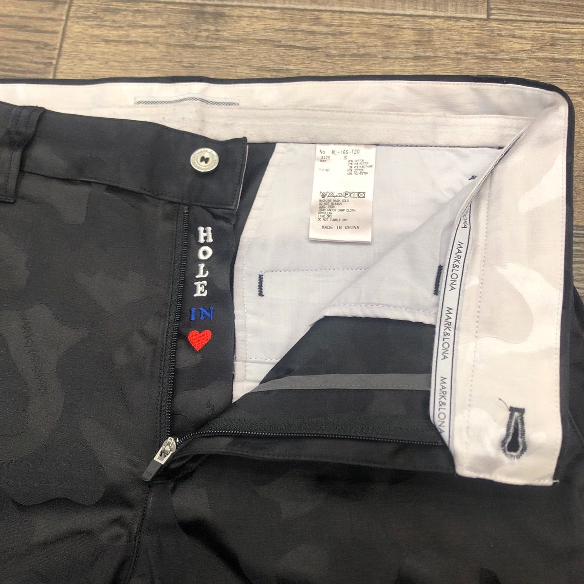 ⭐︎極美品⭐︎ マークアンドロナ ジップ ゴルフウェア カモフラ　スカル MARK&LONA マークアンドロナ ゴルフウエア スカル カモフラ