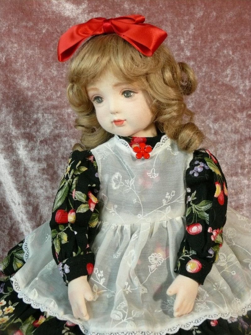 木綿張り首振り抱き洋人形「赤いリボンの少女」40cm 工房作