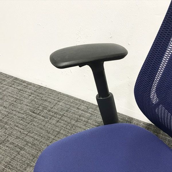 オカムラ