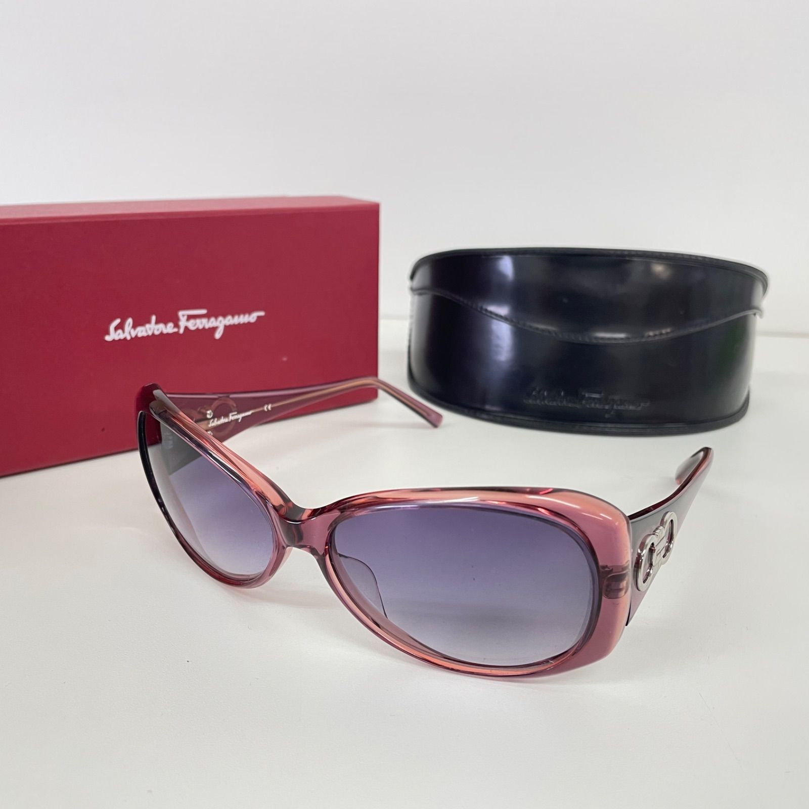 人気大割引 Salvatore サングラスダブルガンチーニ パープル Ferragamo 小物