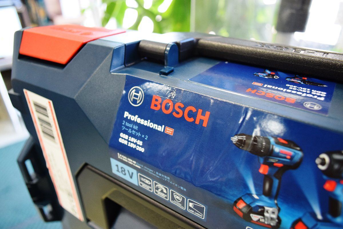 BOSCH 18Vコンボキット GDR18V200GSB (インパクト GDR18V-200 + 振動ドライバードリル(18V) GSB18V-55)  /(4.0AH)２個//未使用品(展示品) - メルカリ