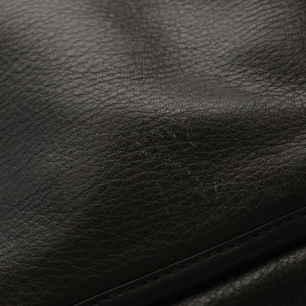 え　超美品　ロエベ　アナグラム　ダークグレー レザーポーチ エンボスロゴ LOEWE (ロエベ) エンボスアナグラムロゴ フラップ スクエア