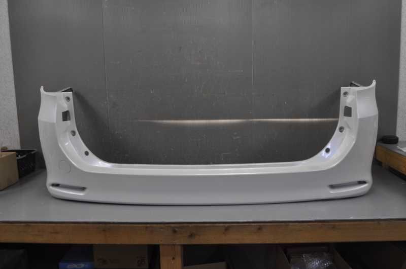 社外マフラー装着の為加工跡有り リアバンパー Rバンパー 070 白