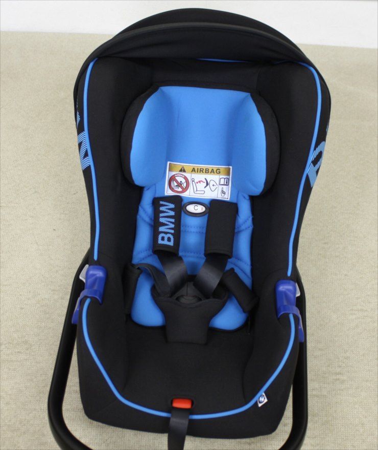 【希少】BMW チャイルドシート　ベビー　ISOFIX ベース付　　　クラス0+ ≪BMW ファッション ベビーシート・クラス0＋ ISOFIX≫ BMW ベビー