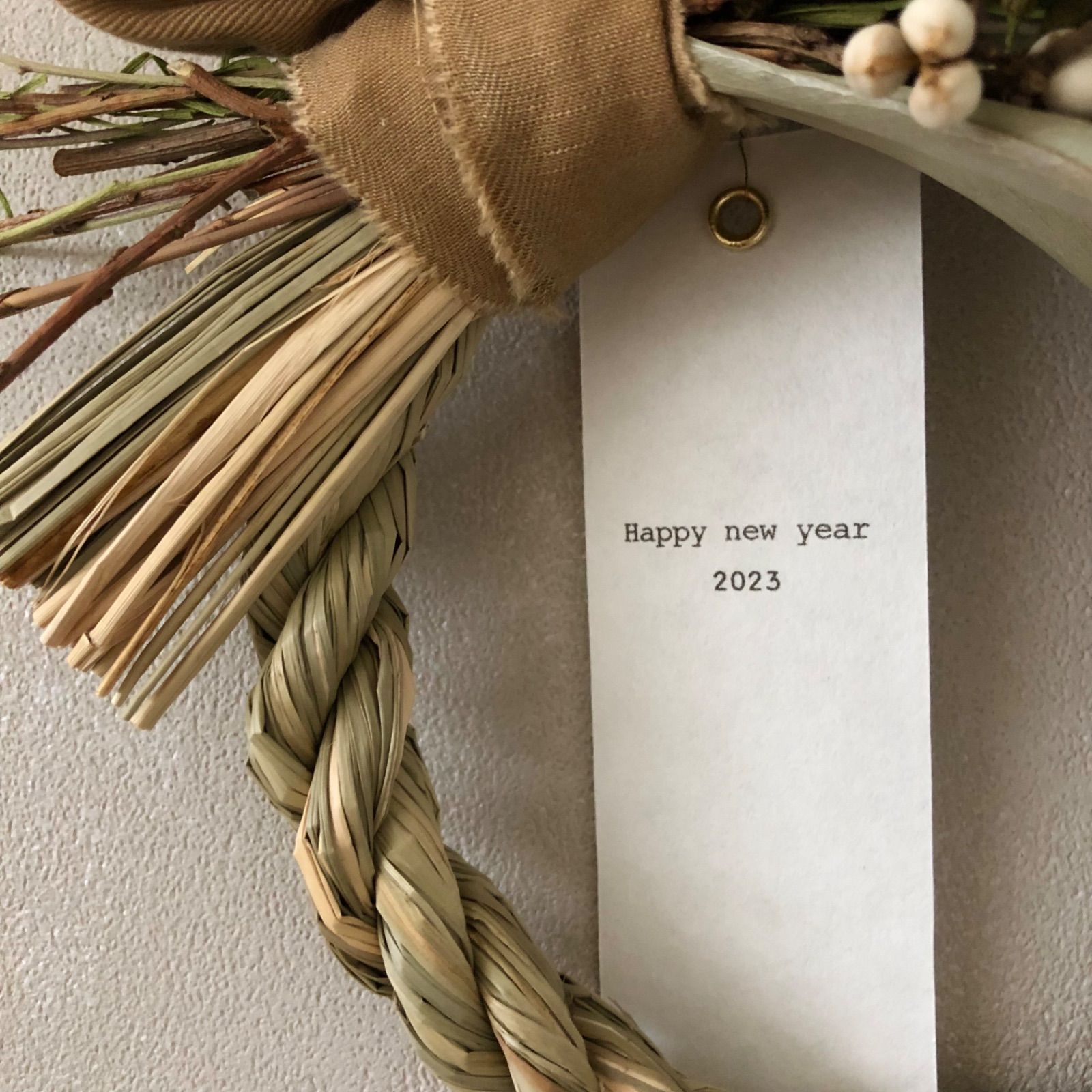 Happy new year 2025 古代米とグレビリアゴールドのお正月飾り