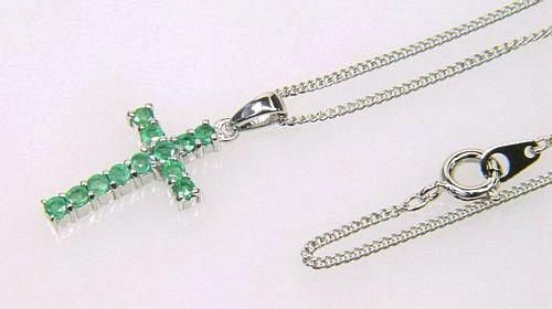 あなたと私の宝石箱] 天然エメラルド0.5カラット クロス