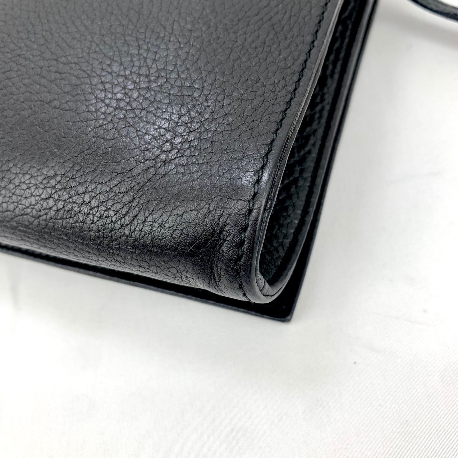 ブラック ゴールド金具