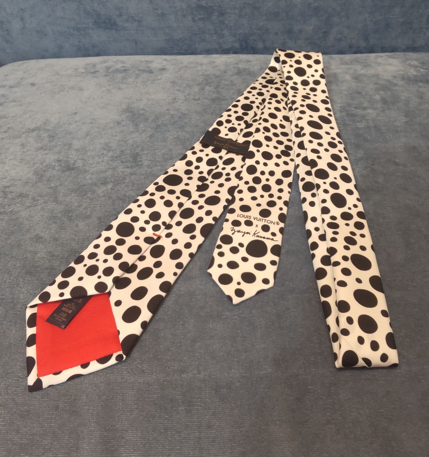 【専用】ルイヴィトン 草間彌生 ネクタイ インフィニティ ドット シルク100% LOUIS VUITTON】ルイヴィトン『LV × YK クラヴァット
