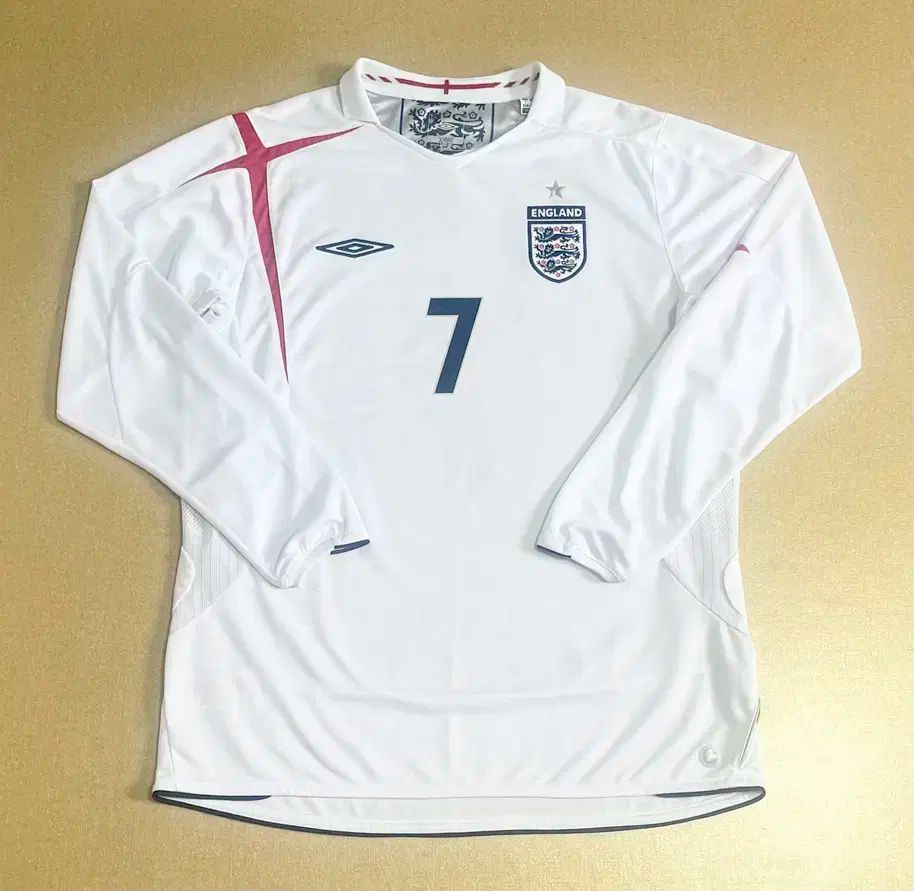 【正規品】Umbro 日韓WC イングランド代表 ベッカム 7番 長袖シャツ 新品イングランド代表 7番 長袖 BECKHAM02日韓W杯ユニフォームXL