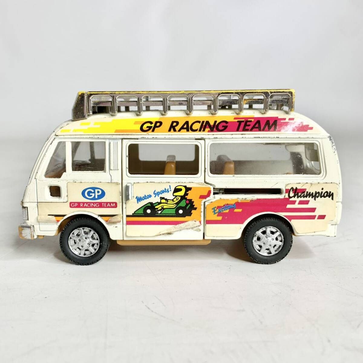 ヨネザワ　ダイヤペット　ニッサンキャラバンパトカー ヨネザワ ダイヤペット ニッサンキャラバンパトカー - メルカリ