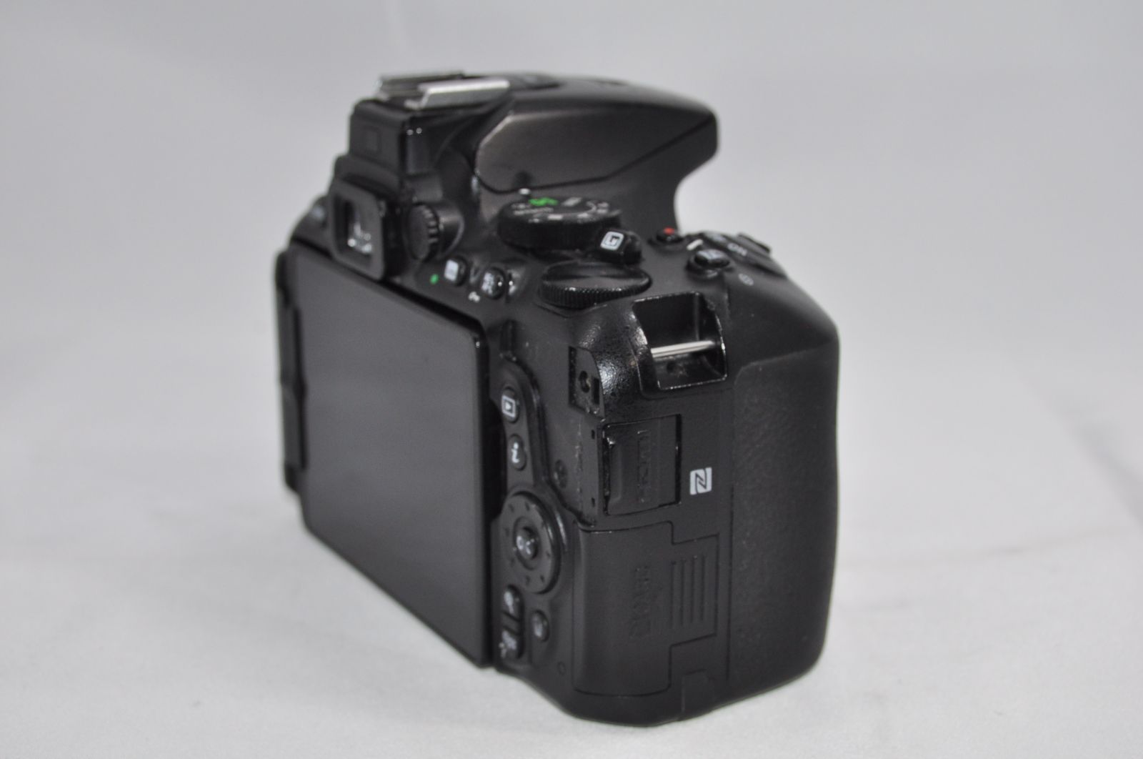 ✨極美品✨ ❤ニコン❤ ✨D5600✨☆タッチ操作＆Bluetooth搭載