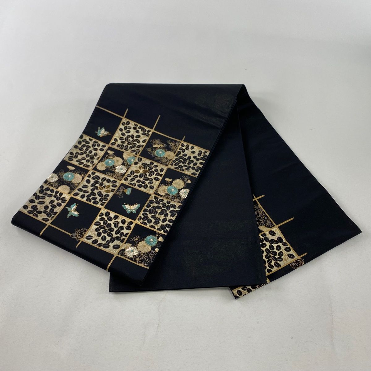 袋帯 美品 秀品 萩 蝶 金銀彩 刺繍 黒 お太鼓柄 正絹 【中古