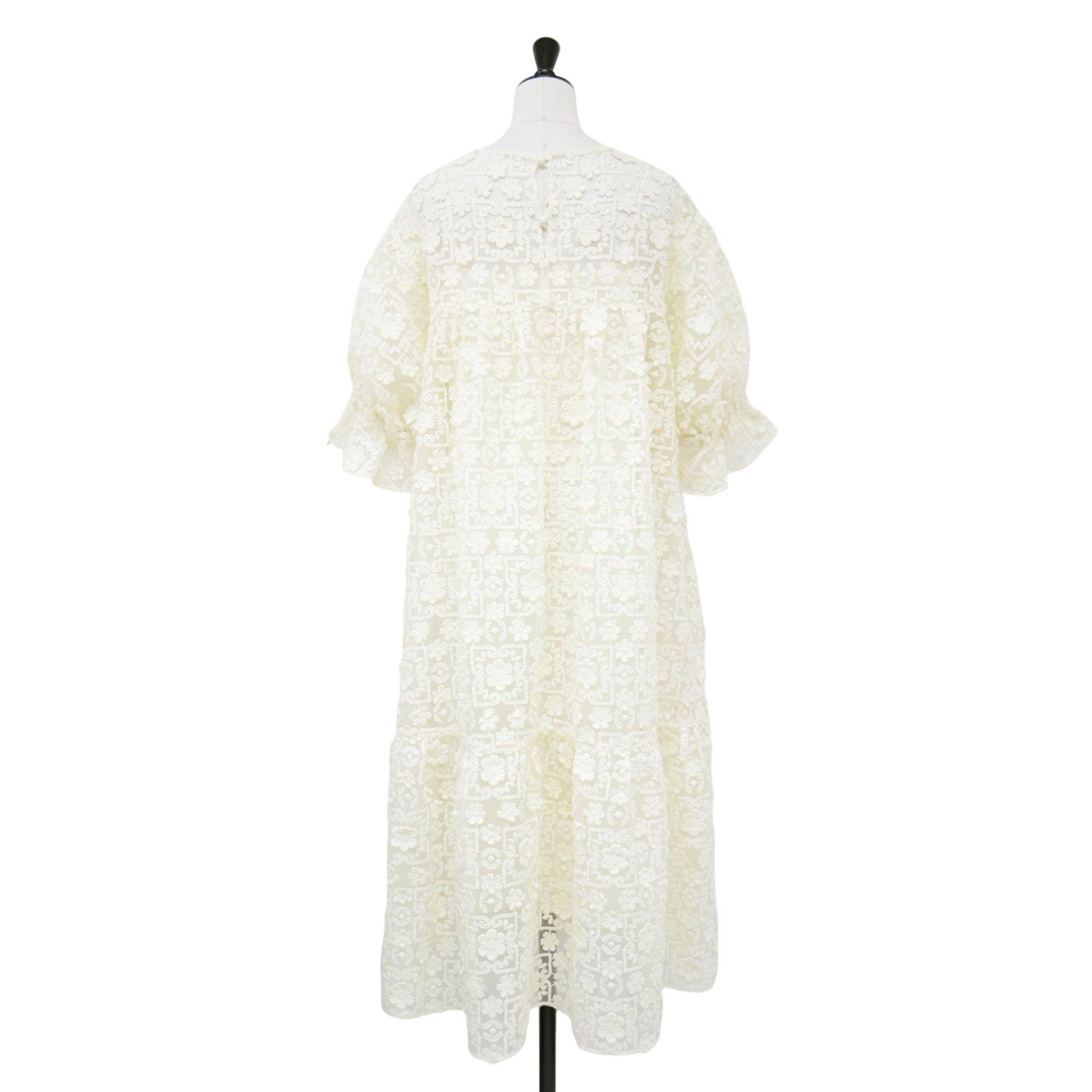 leur logette ルール ロジェット ワンピース ホワイト 白 サイズ:記載なし / 花柄 立体刺繍 チュール ワンピース / ドレス レース パフスリーブ シースルー / 日本製 / トップス ドレス【レディース】【中古】【K4473】 leur logette ルール ロジェット ワンピース ホワイト 白 サイズ:記載