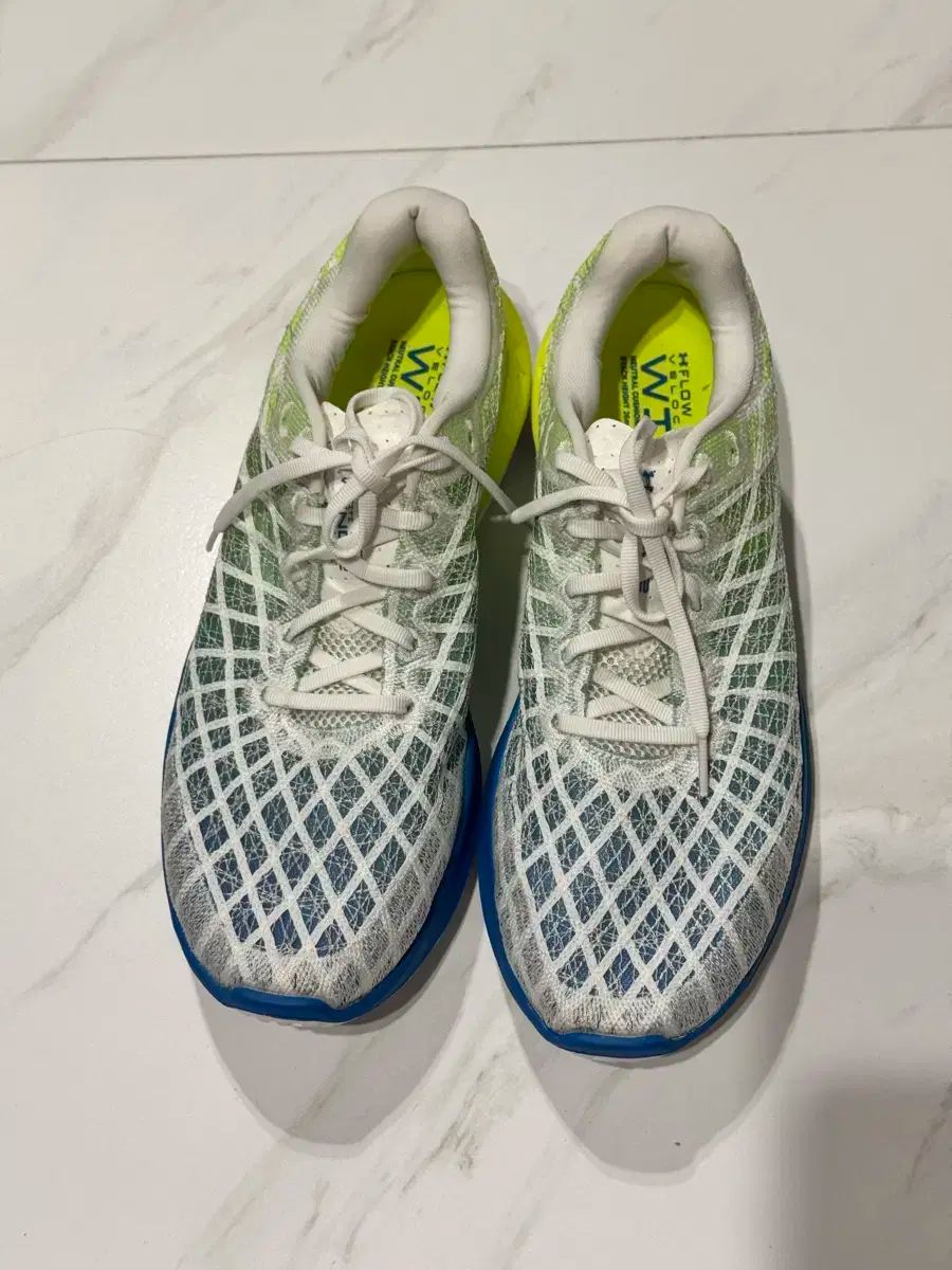 UNDER ARMOUR アンダーアーマー フルイドフロー ベロシティ 風 2 ランニングシューズ 軽量 スニーカー