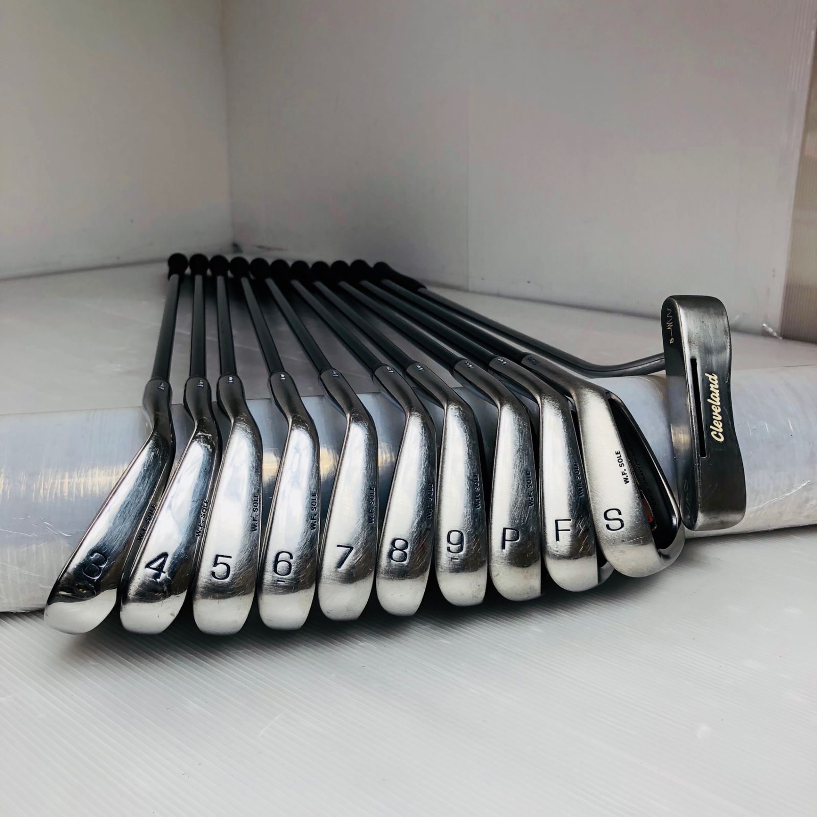 ミズノ メンズゴルフクラブ 14本フルセット ONOFF キャディバッグ付□ ミズノ メンズゴルフクラブ 14本フルセット ONOFF キャディバッグ付