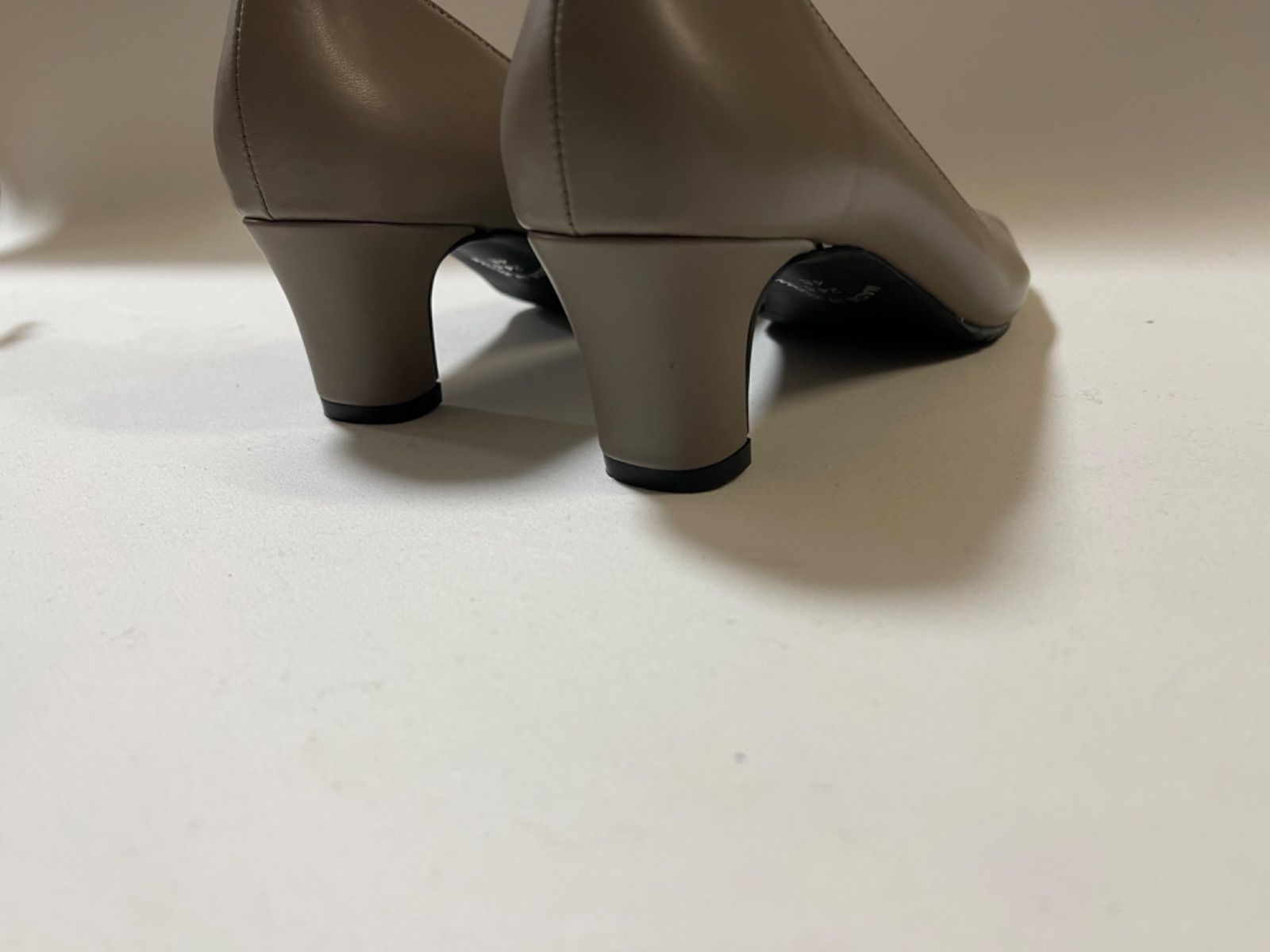 【新品未使用】RAKUNA (ラクナ) 整体 パンプス グレー RAKUNA パンプス ハイヒール 整体 走れる 痛くない 柔らかい 楽