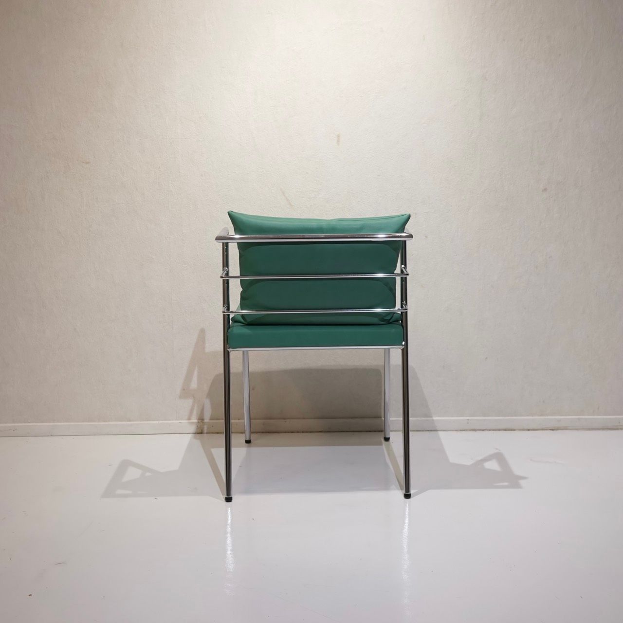 レザー スチール脚