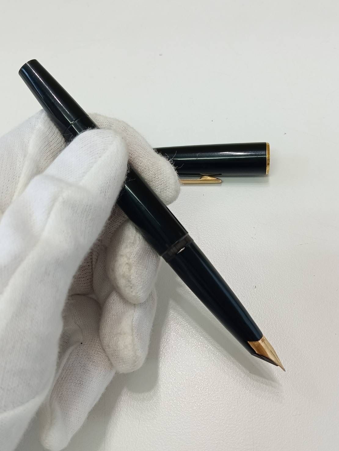 品 MONTBLANCモンブラン No.320 万年筆 ペン先 14K 585 黒ブラック×ゴールド ペン 文房具 筆記用具 現状品