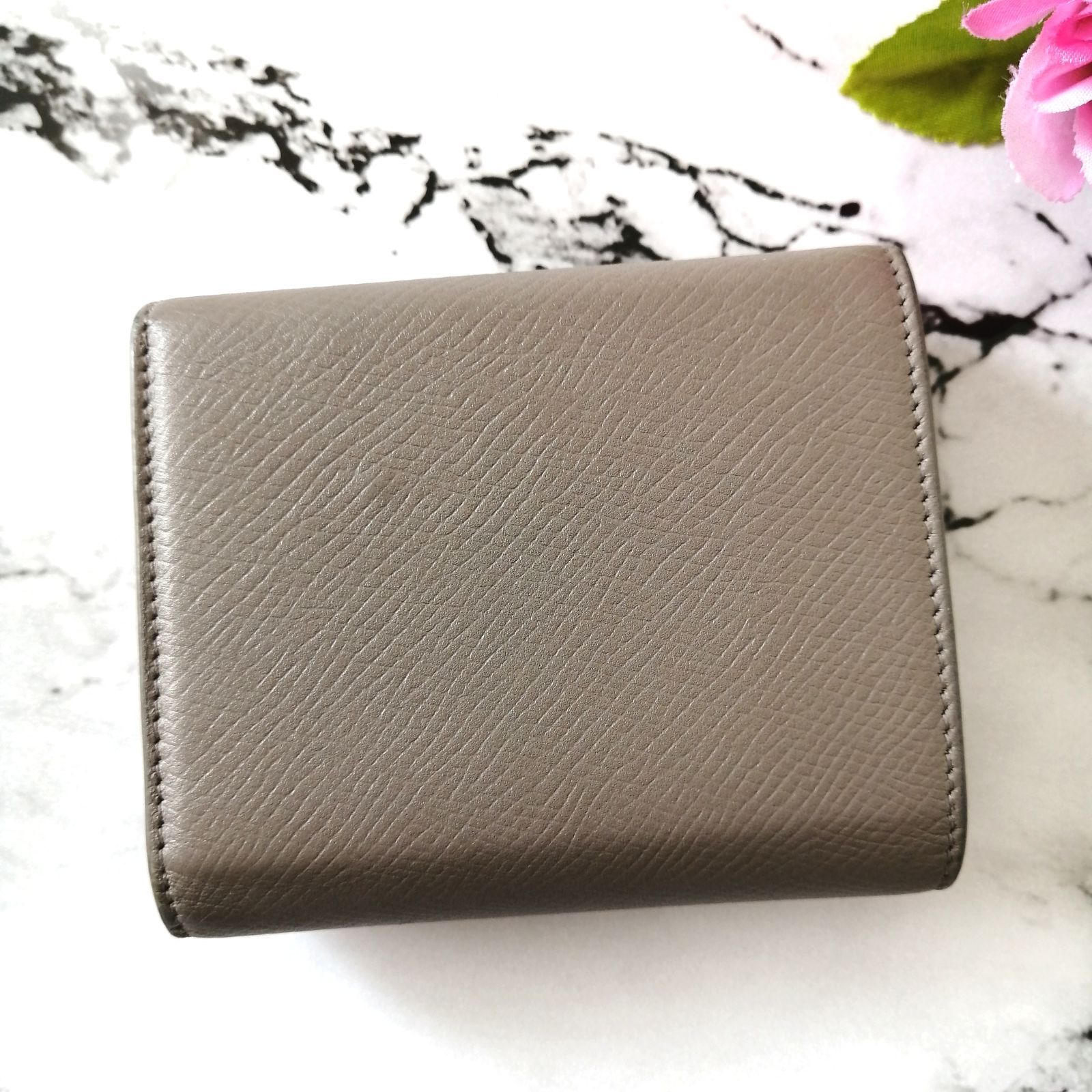 【SALE／10%OFF ❤美品❤ セリーヌ CELINE トリフォールドウォレット グレージュ 小物