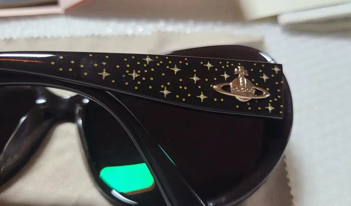 【Vivienne Westwood 】サングラス（VW717） 【ケース付き】 Vivienne Westwood 】サングラス（VW717） 【ケース付き】 2025
