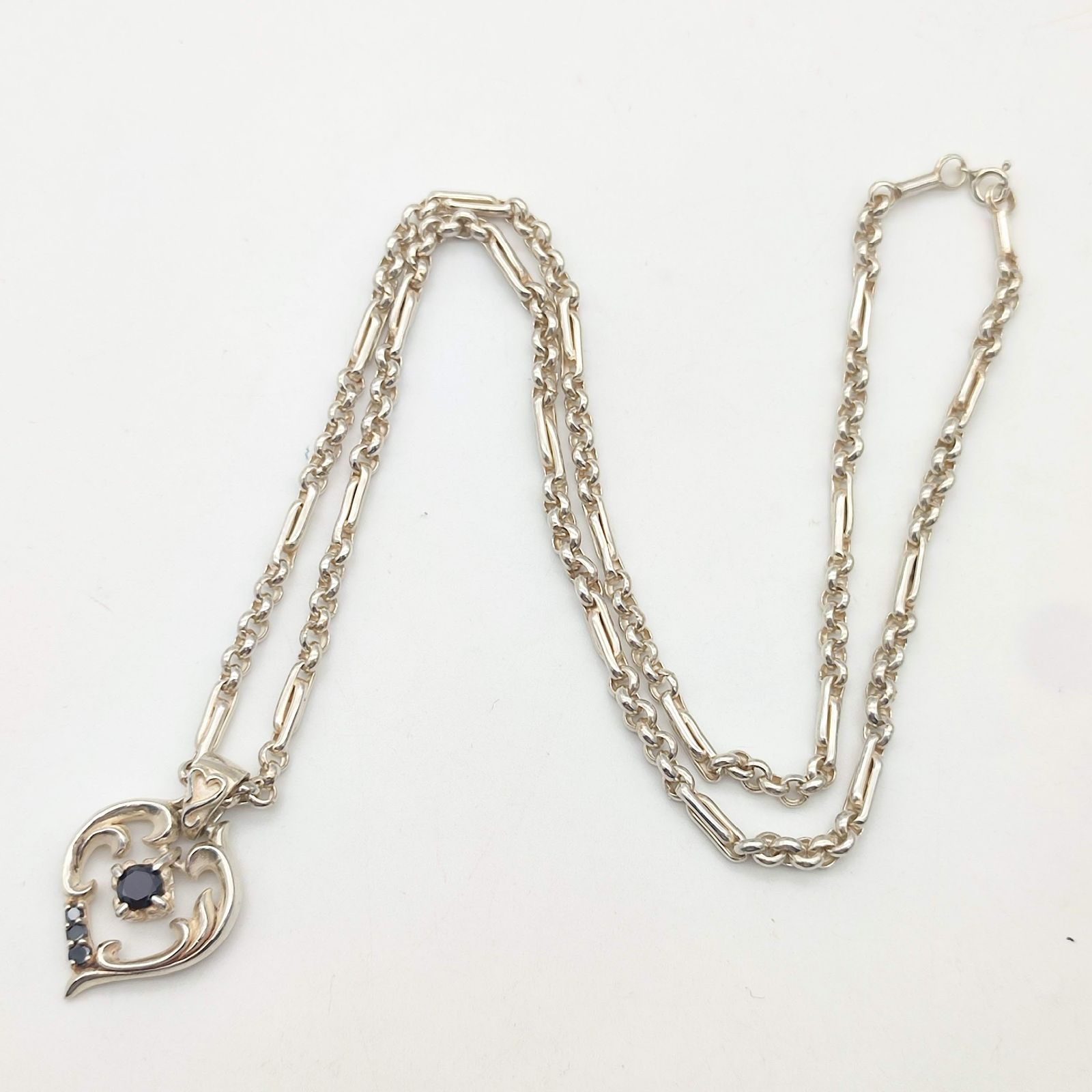 ALZUNI アルズニ ハートモチーフシルバーネックレス オニキス シルバー