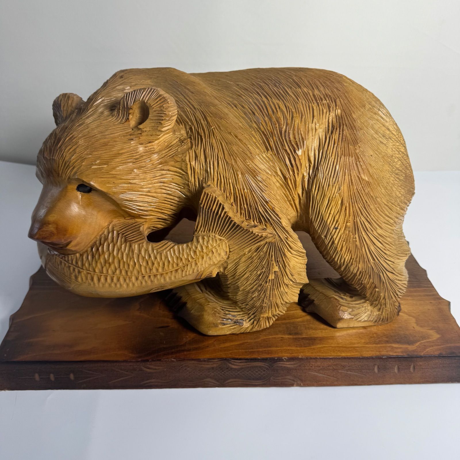 北海道 木彫り熊 鮭をくわえた熊】伝統工芸 民芸品 置物 天然木 彫刻