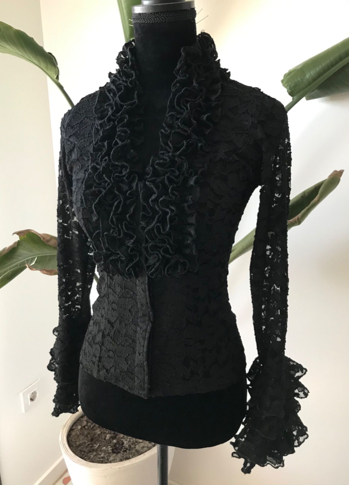 フラメンコ 総レース ブラウス ベージュ 長袖ミニ4段ボランテ　スペインMサイズ フラメンコ 総レース ブラウス ベージュ 長袖ミニ4段ボランテ