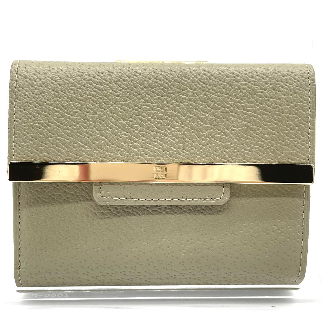 GIVENCHY 型押しレザー 折り財布 ゴールド 刻印ロゴ　グリーン系 GIVENCHY 型押しレザー 折り財布 ゴールド 刻印ロゴ グリーン系