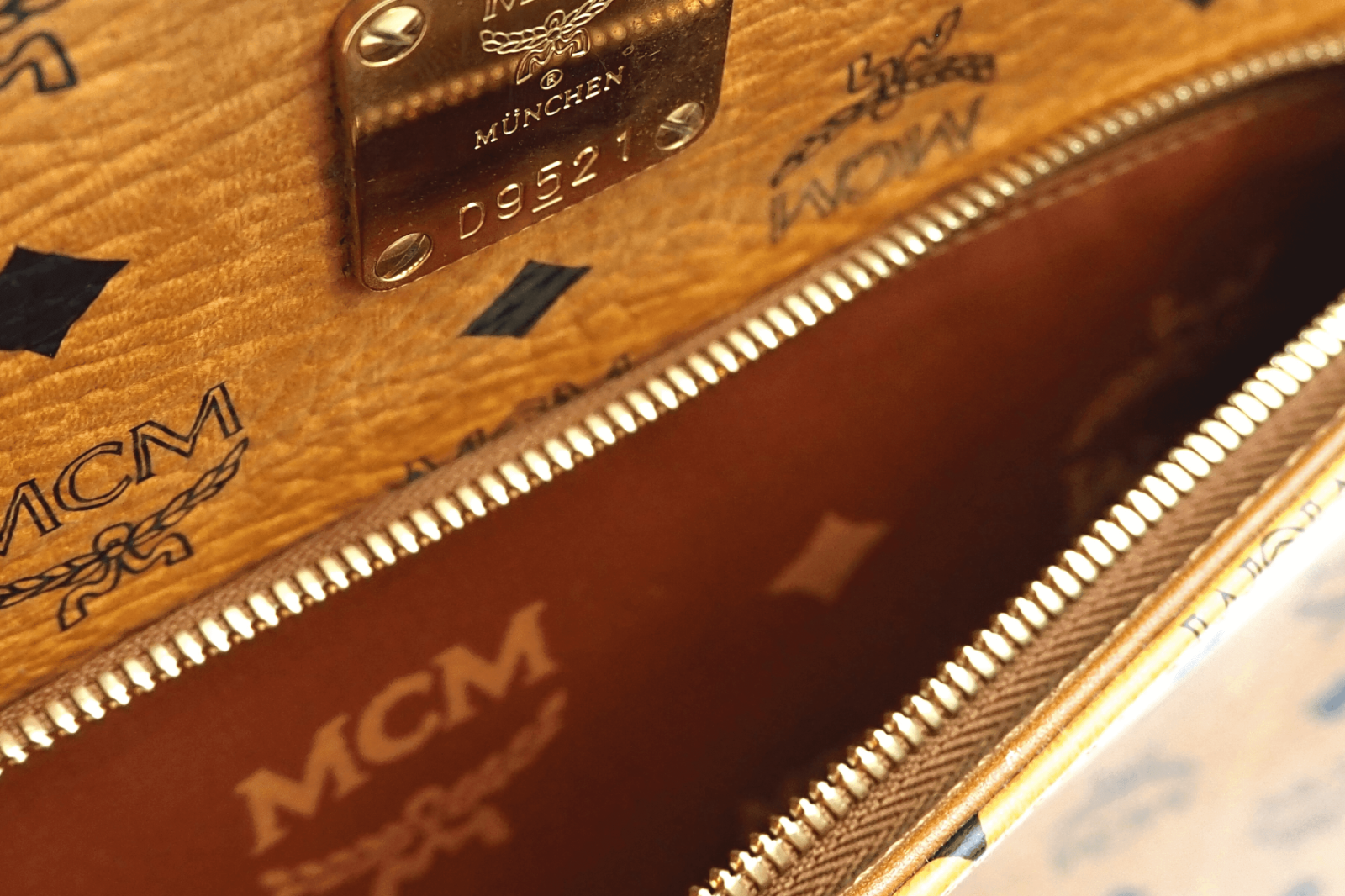 【中古】MCM エムシーエム VISETOS ヴィセトス バッグ キャリーバッグ キャリーケース 旅行カバン 旅行バッグ レザー コニャック ブラウン  ブラック 旧型キャスター ゴールド金具