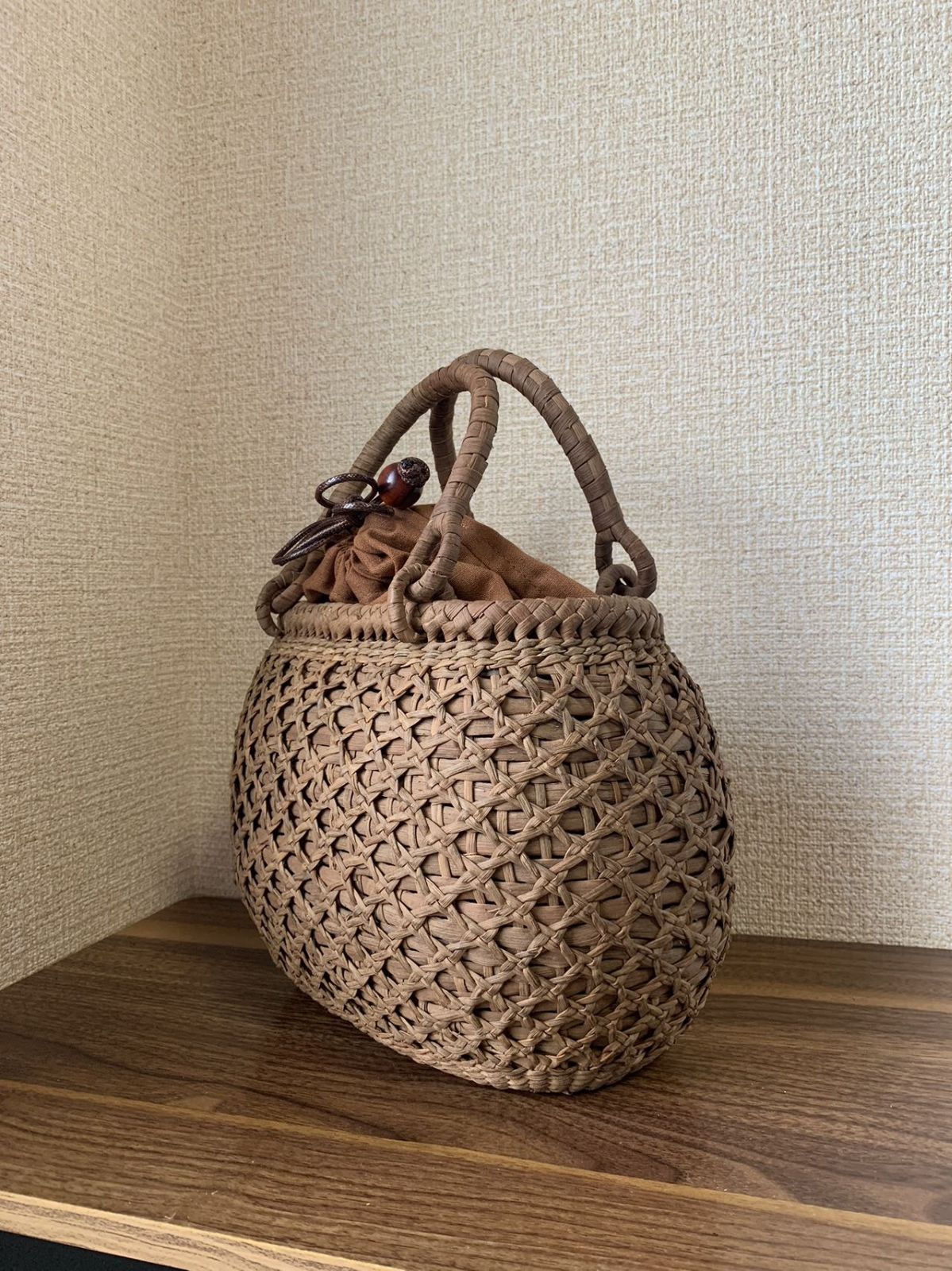 国産山葡萄　籠バッグ　二重編み　巾着タイプ内布　丸い 国産山葡萄 籠バッグ 二重編み 巾着タイプ内布 丸い (約)幅25×本体高さ