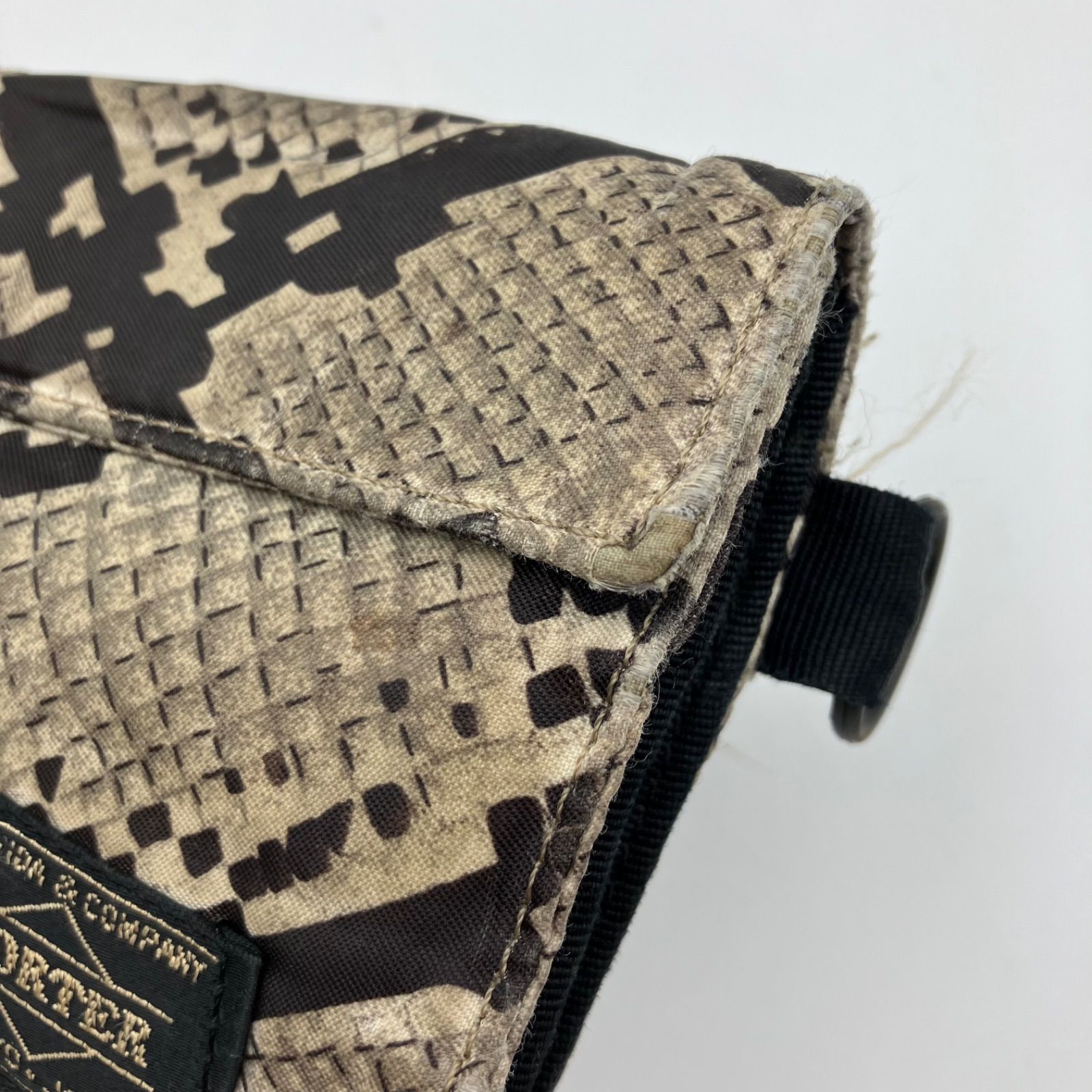 ヘッドポーター　パイソン柄　長財布　美品　財布 HEAD PORTER ヘッドポーター パイソン柄 長財布 三つ折り