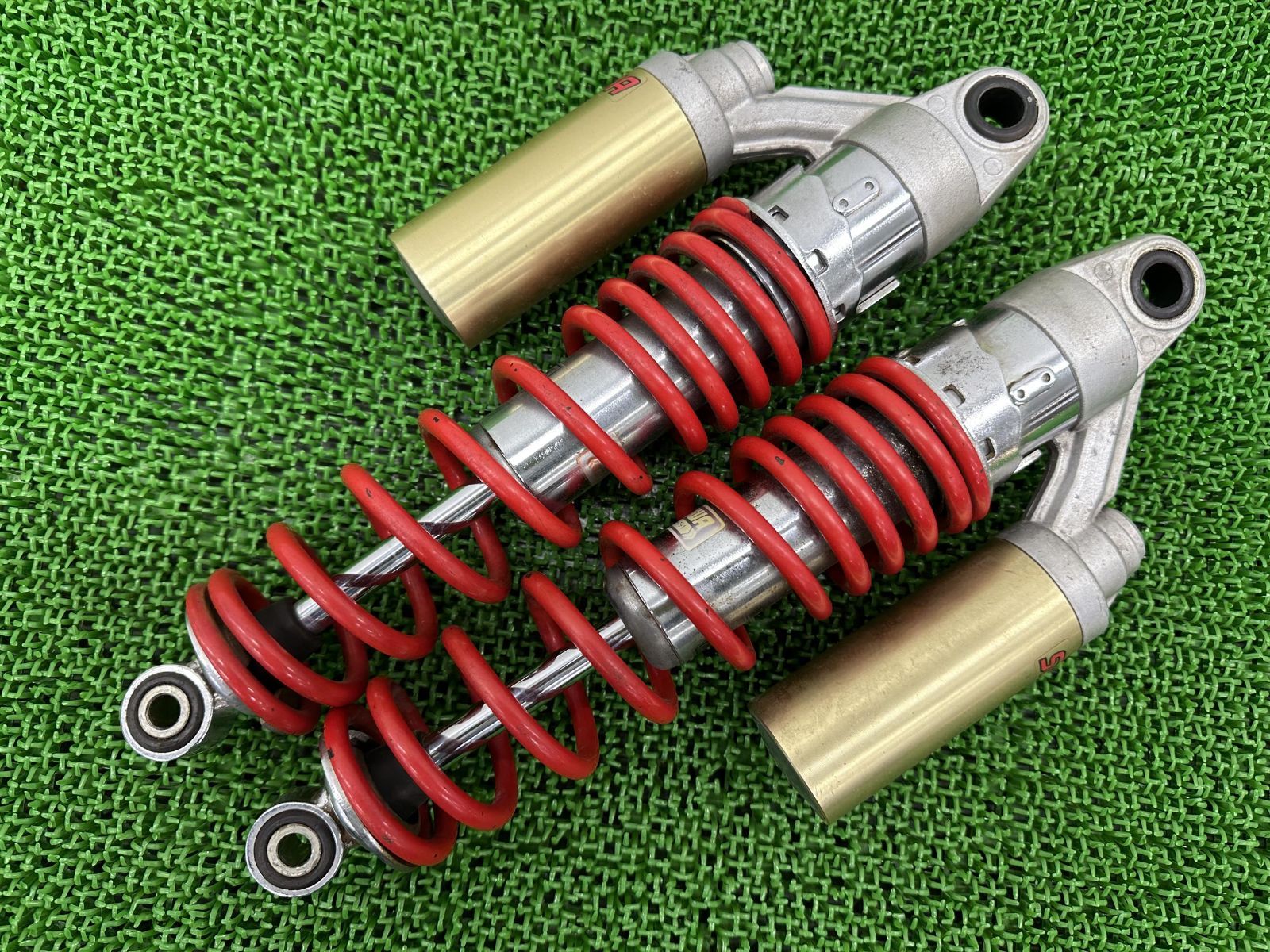 CB400SF リアサスペンション 左右 MCE ホンダ 純正 中古 バイク 部品 NC39 ピッチ325 ノーマルショーワリアショック 曲がり無し 品薄