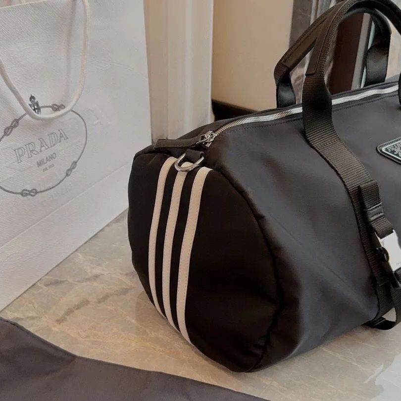 新品】PRADA プラダ × adidas Re-Nylon ダッフルバッグ 黒｜本日