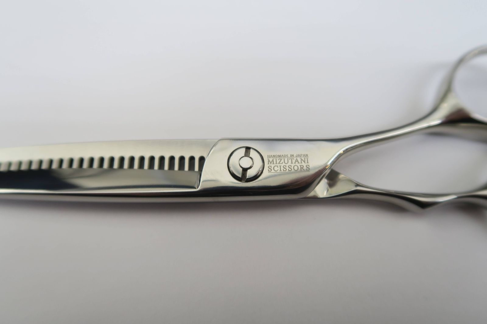 Bランク【MIZUTANI SCISSORS ミズタニシザーズ】 CRONOS 5 セニング 美容師・理容師 6.0インチ 右利き 【中古】:H-9077