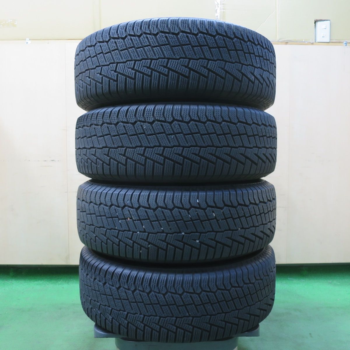 スタッドレスアルミホイール付195/65R15 60系ノア、ヴォクシー バリ溝