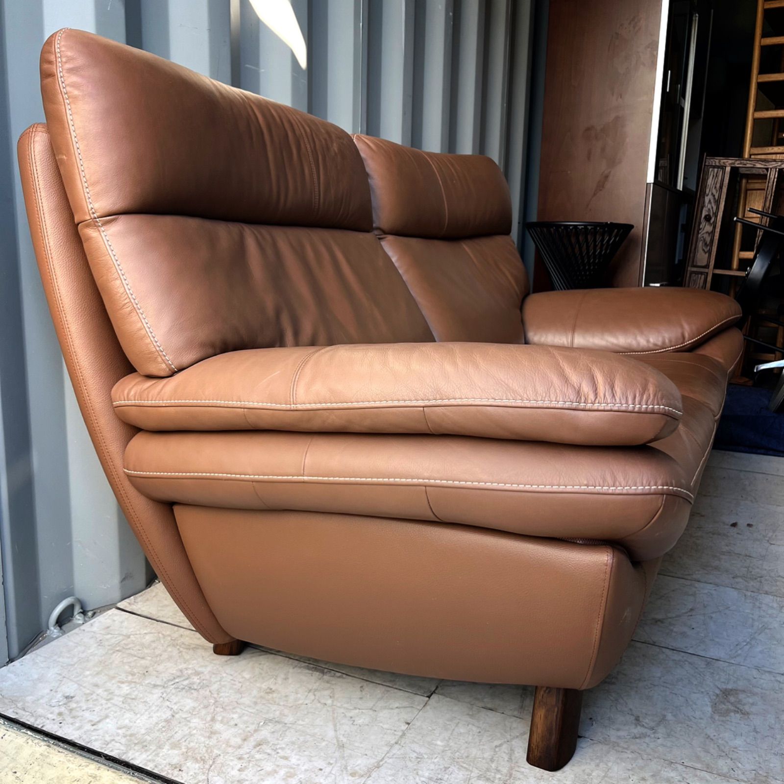 取付無料！カリモク家具 本革 ZT83北欧風リーベルブラウン2.5人掛けソファ✨ 取付無料！カリモク家具 本革 ZT83北欧風リーベルブラウン2.5人掛け