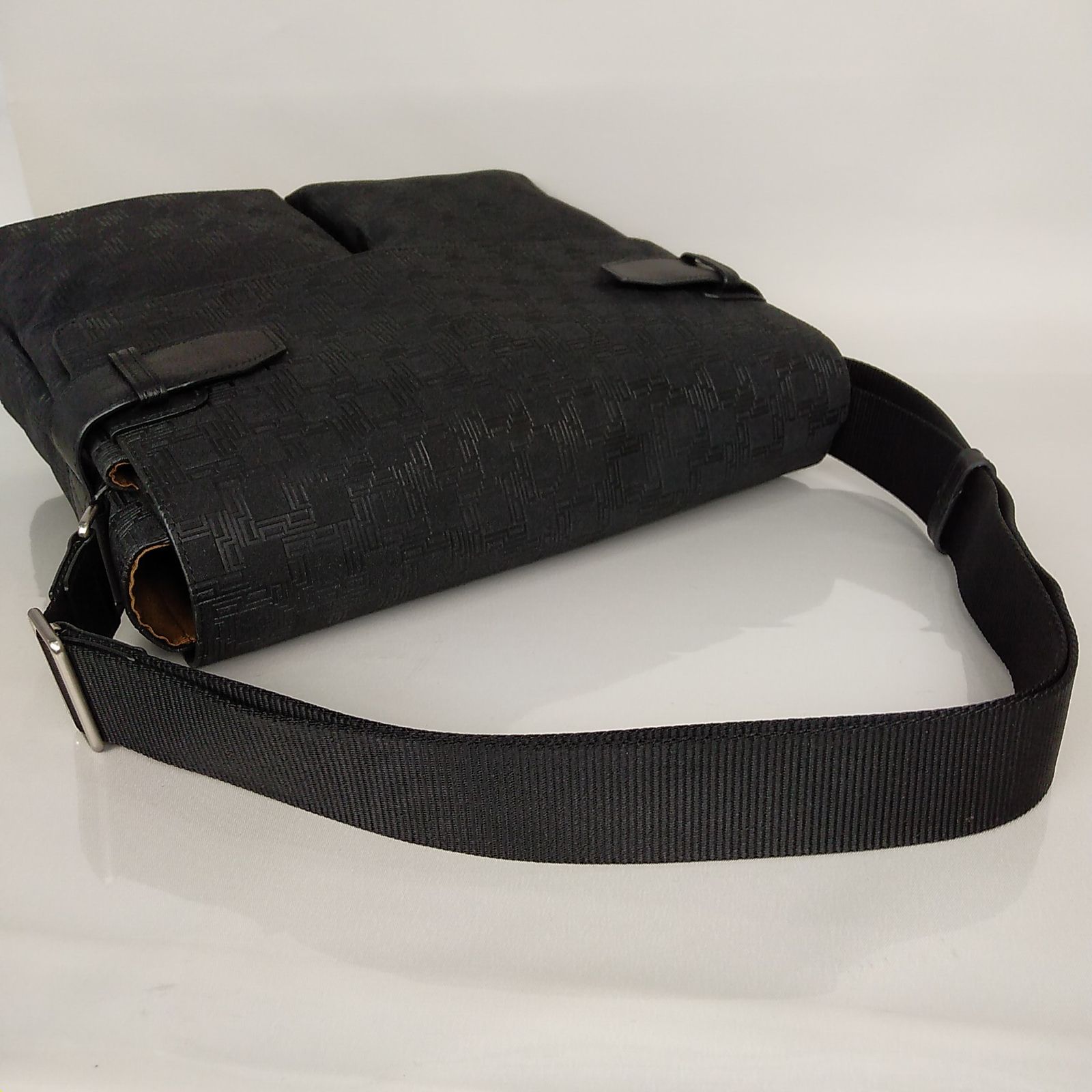 【極美品】ダンヒル ショルダーバッグ ウィンザー PVC レザー ブラック 美品✨ダンヒル ショルダーバッグ PVC レザー ロゴプレート - メルカリ