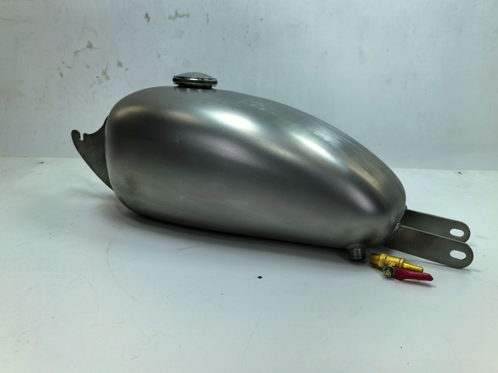 T-198 ハーレー　ダイナ用 10L　 Harley Dyna ゴキタンタンク　チョ ッパー　ボルトオン 2004-2005年用　タンク製作工房