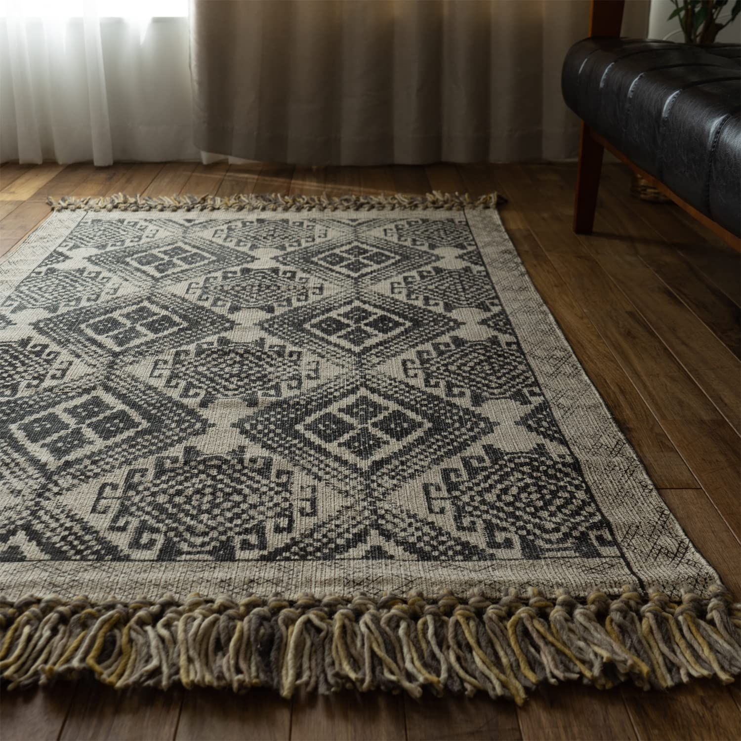 新品 サヤンサヤン キリム 手織り ラグ マット ジェミニ 100x150 1畳 薄い ブラック インド綿