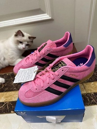 値下げしますAdidas originals Gazelle lndoor ピンクブラックです 男女兼用