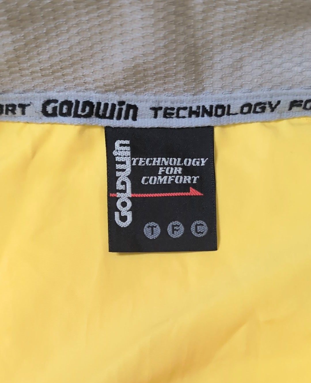 送料無料【GOLDWIN】稲妻柄上下セットアップ L/LL イエロー 送料無料【GOLDWIN】稲妻柄上下セットアップ L/LL イエロー