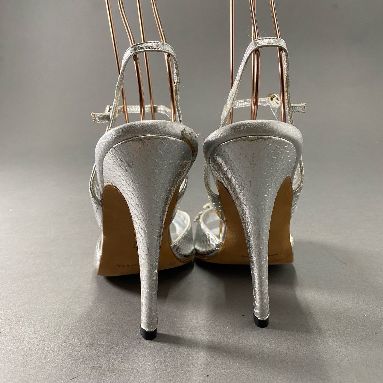 MANOLO BLAHNIK ゴールドビジューサンダル　サイズ37 STB1123F0679_zo_c101.jpg