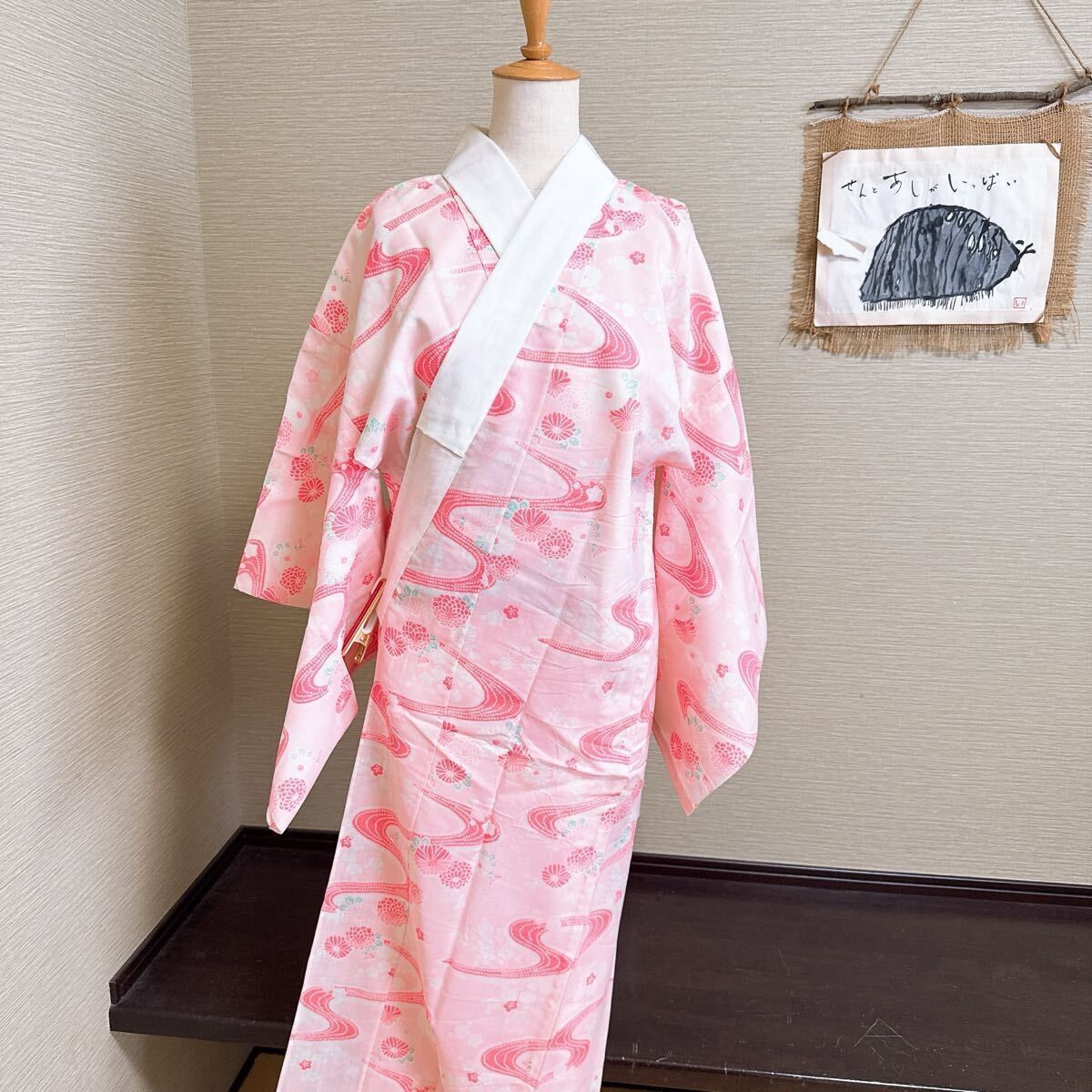 淡いピンク 長襦袢 花柄刺繍襟　流水柄　正絹 き561】ピンク地×花と流水の長襦袢／爽やかで可憐なデザイン