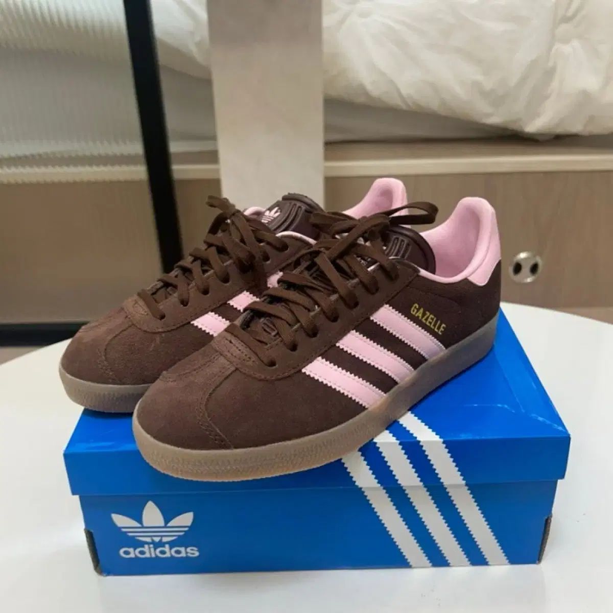 adidas(アディダス) ガゼル ブラウンピンク - メルカリ