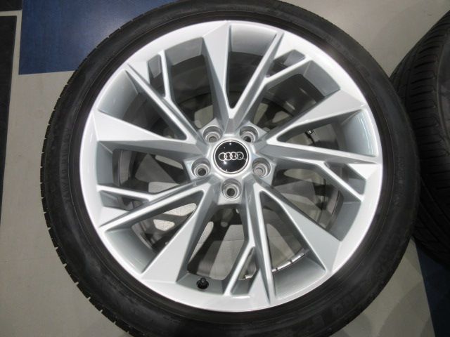 ☆傷無しおすすめ品☆ 希少デザイン AUDI アウディ A5 S-LINE 純正 8W 