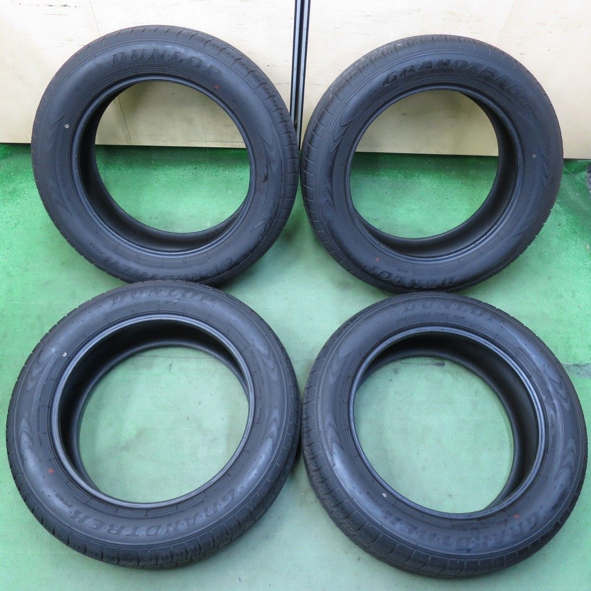 バリ溝 23年 9分 265 55R20 ダンロップ グラントレック PT5A タイヤ 20インチ ランクル 300 レクサス LX 等 5100401イノタ