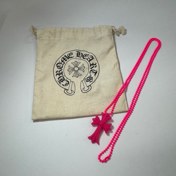 【ピンク】CHROME HEARTS⁄VULCAN CROSS SML CHROME HEARTS/クロムハーツ PENDANT CH CRS SML PLSTC スモール