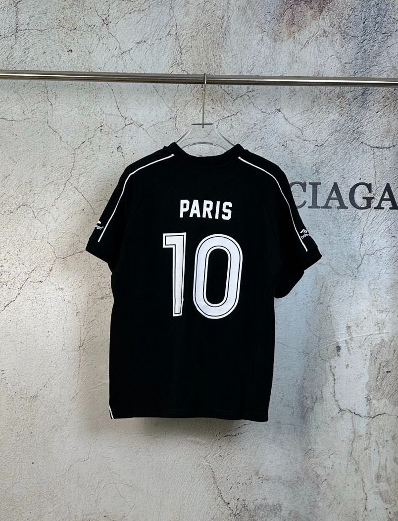 バレンシアガ サッカーシャツ 黒 PARIS 10 バレンシアガ サッカーシャツ 黒 PARIS 10